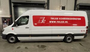 Bestelwagen belettering Thijse Koeriers | ©beeldmerk.design