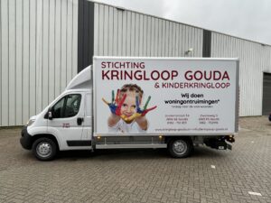 Bakwagen belettering Kringloop Gouda | ©beeldmerk.design