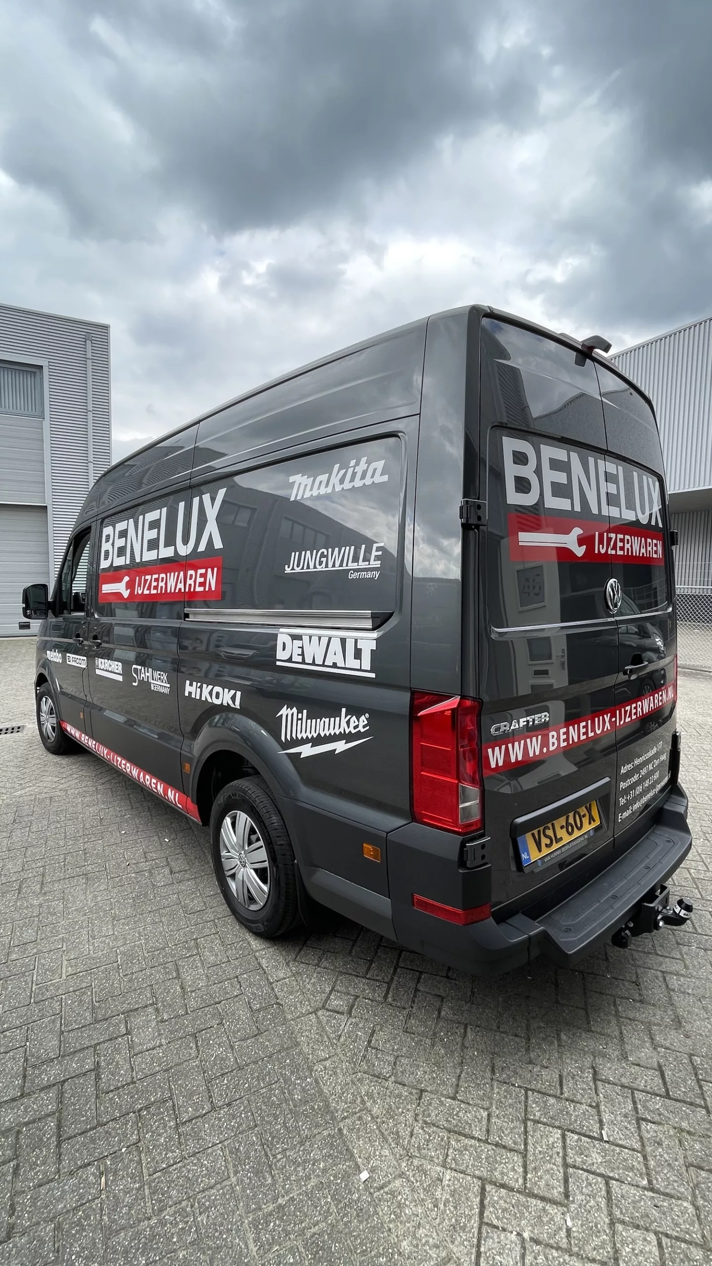 Bestelwagen belettering Benelux IJzerwaren | ©beeldmerk.design