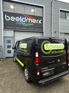 Bestelbus belettering Rowaan Schoonmaak | ©beeldmerk.design
